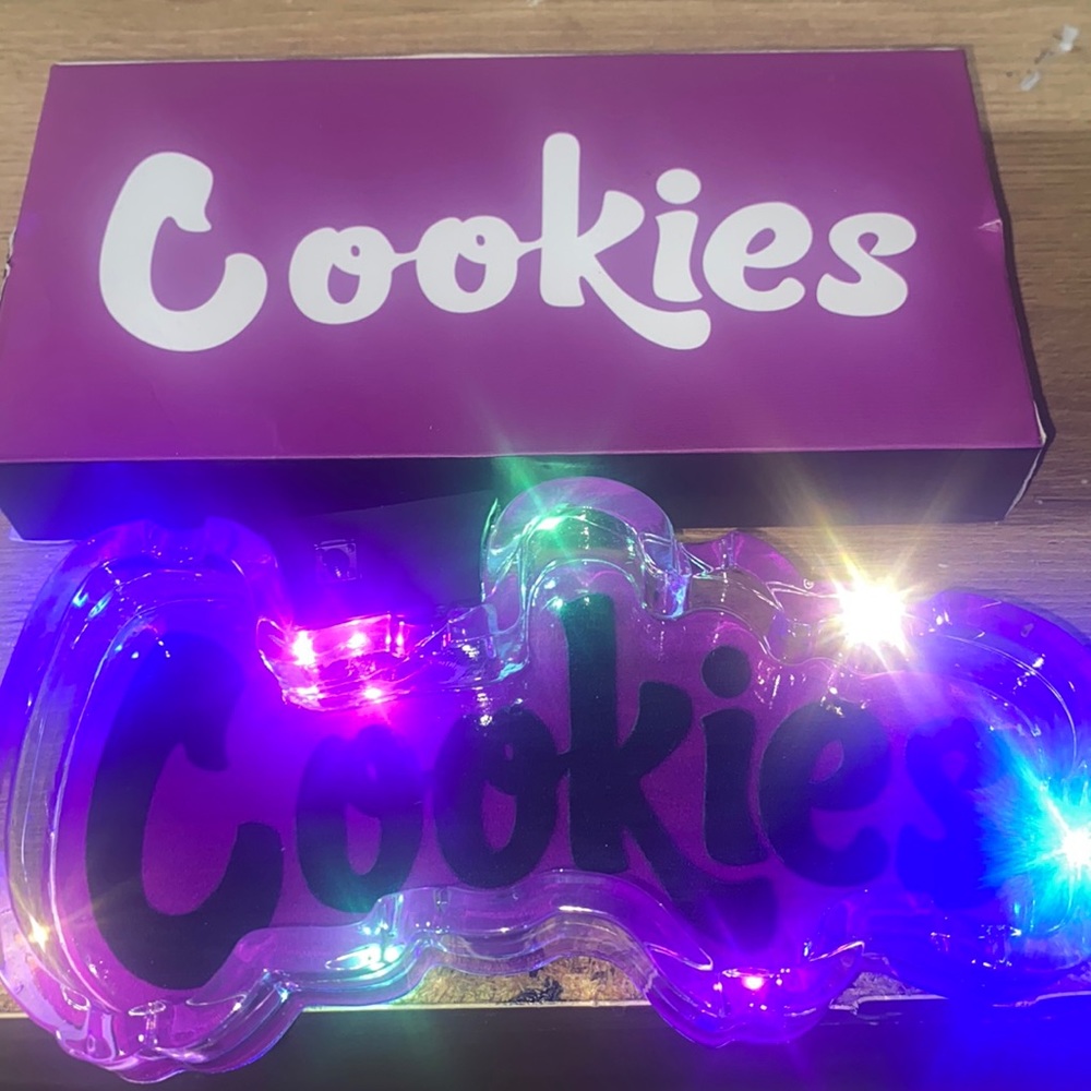 Cookies smoking astray